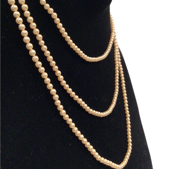 Vintage TRIFARI Gold Tone Triple Strand Faux Pearl Beaded Necklace - Signed - Picture 6 of 7